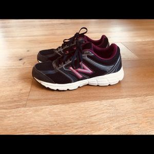 New Balance tennis shoes